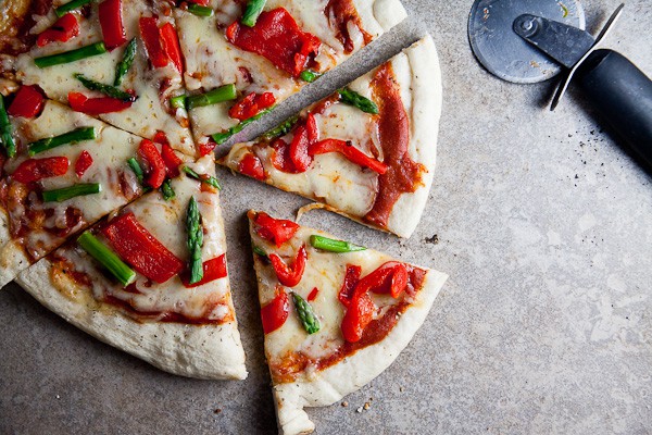 Healthy-Delicious_Smoked Mozzarella Asparagus Pizza-2