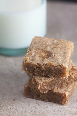 Brown Butter Banana Blondies #Recipe from @HealthyDelish