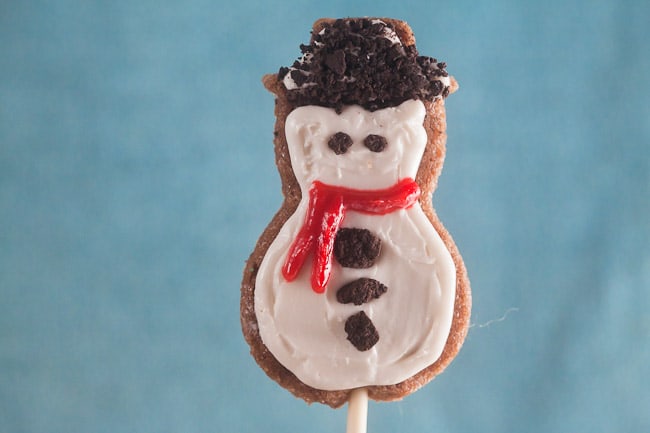 cookies and cream snowman cookie pops by @healthydellsh