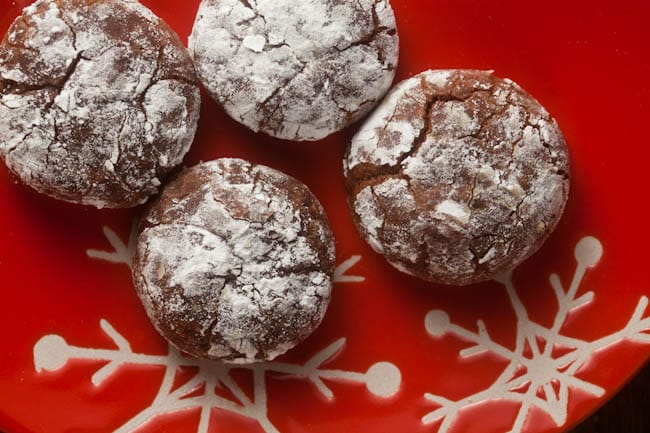 Cinnamon Chipotle Crinkle Cookies from @HealthyDelish