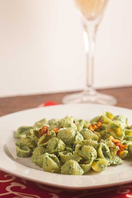 Creamy Spinach Pasta with Chili Pepper and Walnuts
