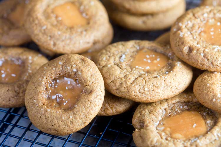 salted caramel gingerbread thumbprint cookies | Healthy-Delicious.com