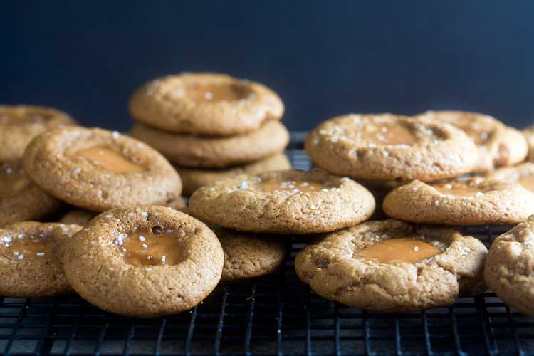 salted caramel gingerbread thumbprint cookies | Healthy-Delicious.com