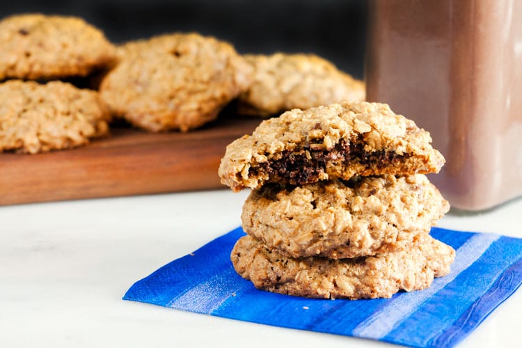 Soft Oastmeal Cookies Stuffed with Nutella! (Gluten Free)