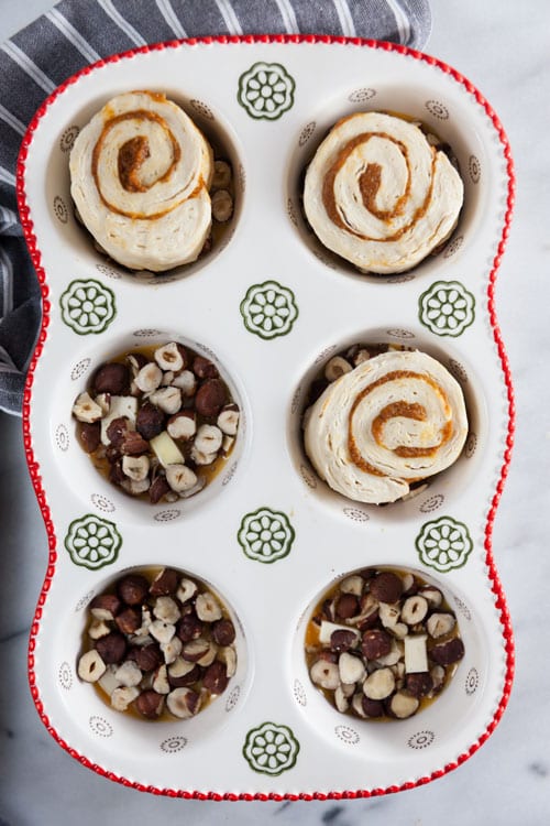 Pumpkin Pie Sticky Buns – Soft, sweet buns filled with pumpkin pie filling and topped with pumpkin syrup and chopped hazelnuts. These are SO GOOD! 