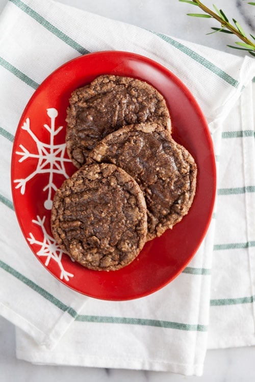 Super simple flourless chocolate hazelnut cookies are made with just four ingredients are bursting with the flavor of your favorite chocolate hazelnut spread. 