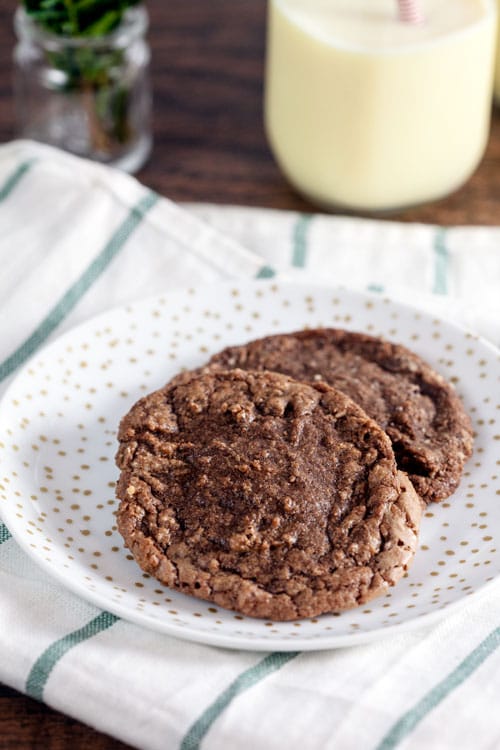 Super simple flourless chocolate hazelnut cookies are made with just four ingredients are bursting with the flavor of your favorite chocolate hazelnut spread. 