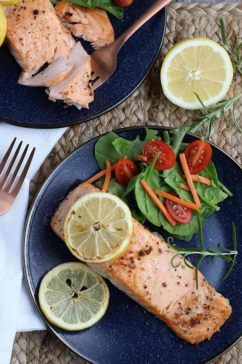 https://www.healthy-delicious.com/wp-content/uploads/2019/12/air-fryer-salmon-Healthy-Delicious-Double-Size-2.jpg