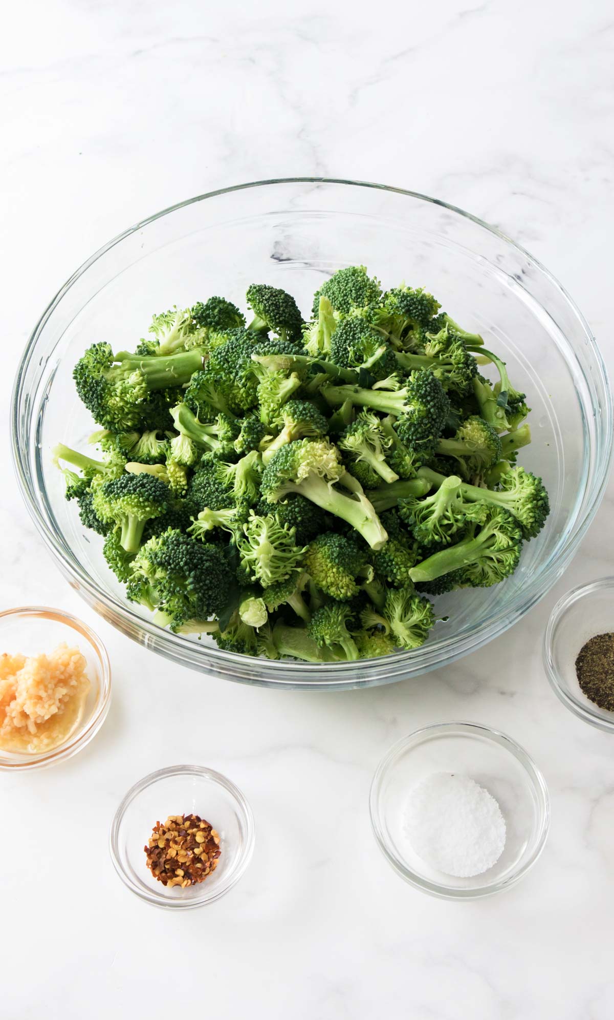 Ingredient needed to make air fryer broccoli wiih garlic arranged on a counter. 