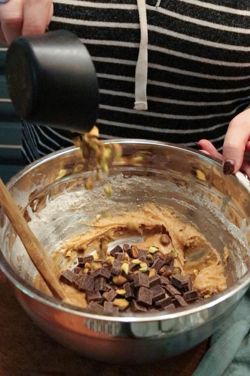 Chewy Pistachio Chocolate Chip Cookies 4